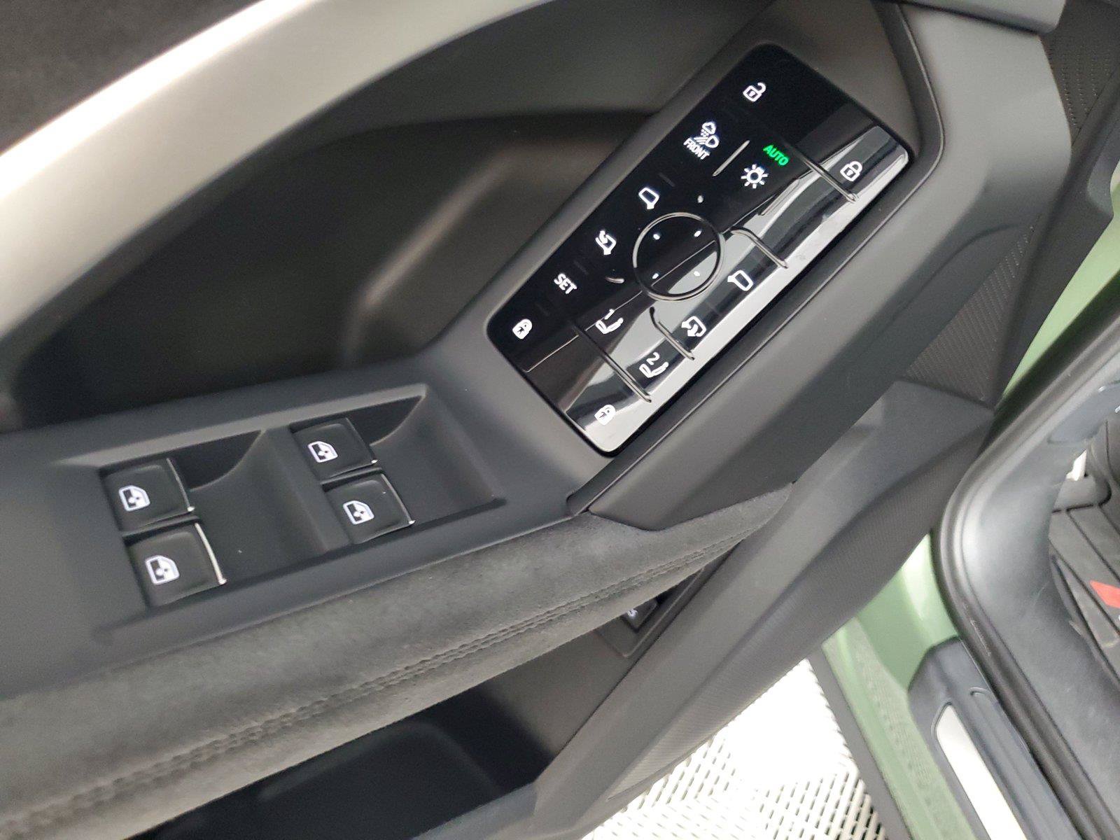 Used 2025 Audi SQ5 Prestige AWD/4WD image 18