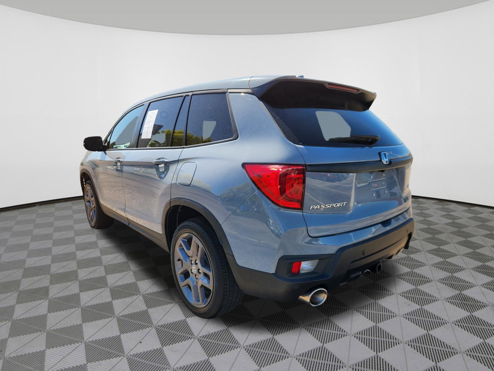 Used 2023 Honda Passport EX-L image 3