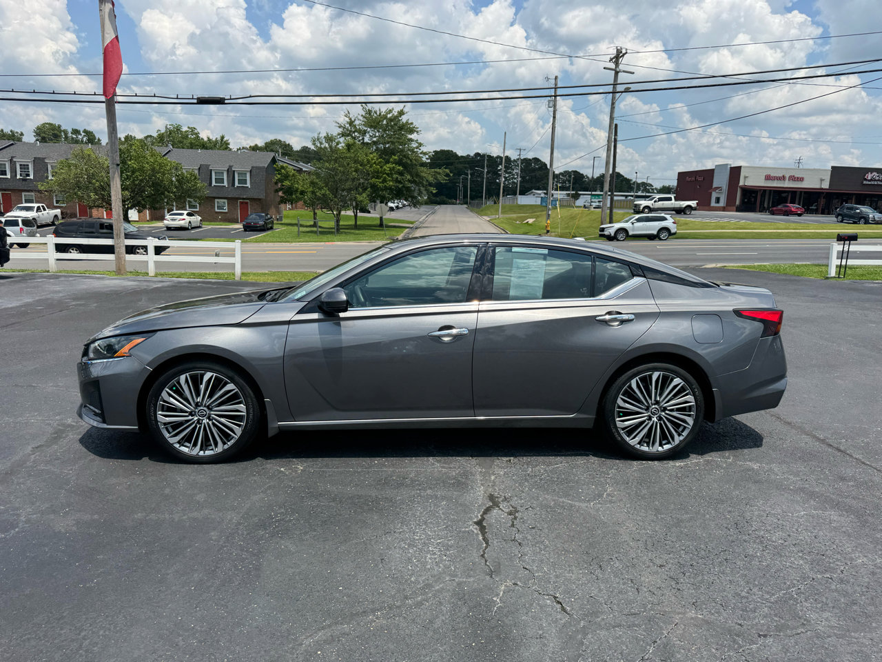 Used 2024 Nissan Altima 2.5 SL image 2