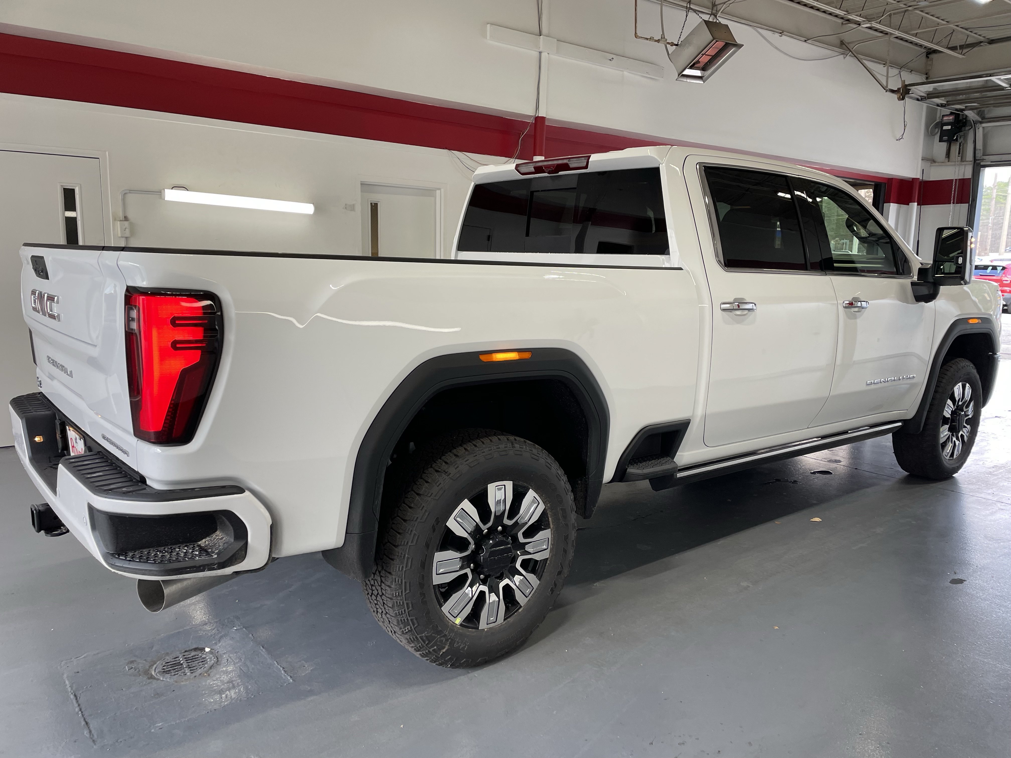 New 2026 GMC Sierra 2500 Denali w/ Denali Reserve Package AWD/4WD image 4