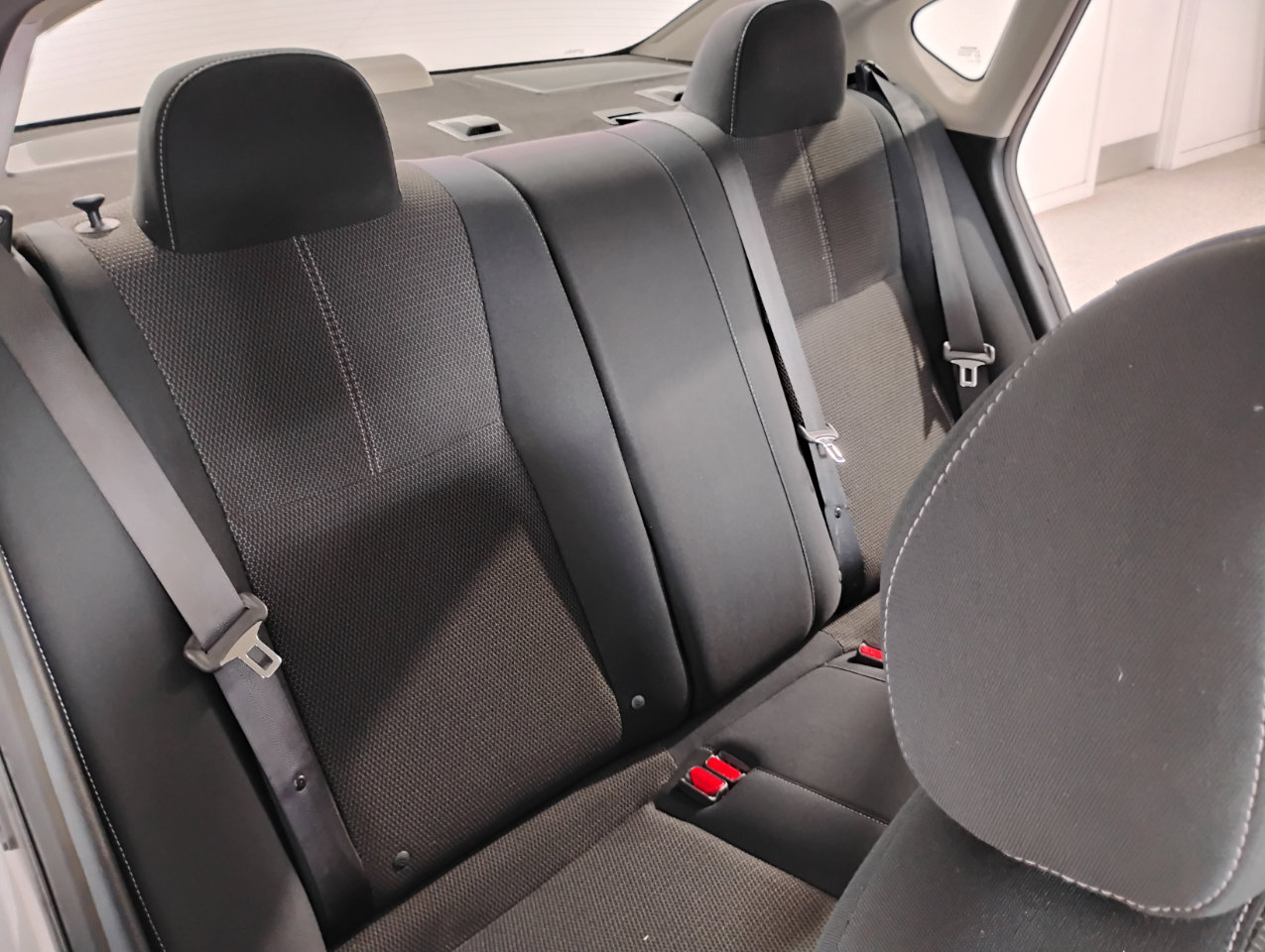 Used 2017 Nissan Sentra S image 87