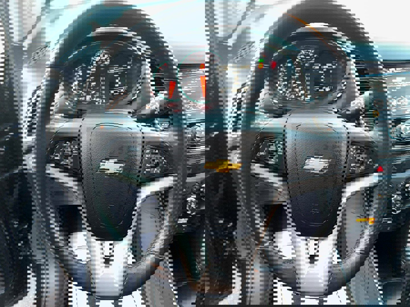 Used 2022 Chevrolet Trax LT w/ LT Convenience Package image 13