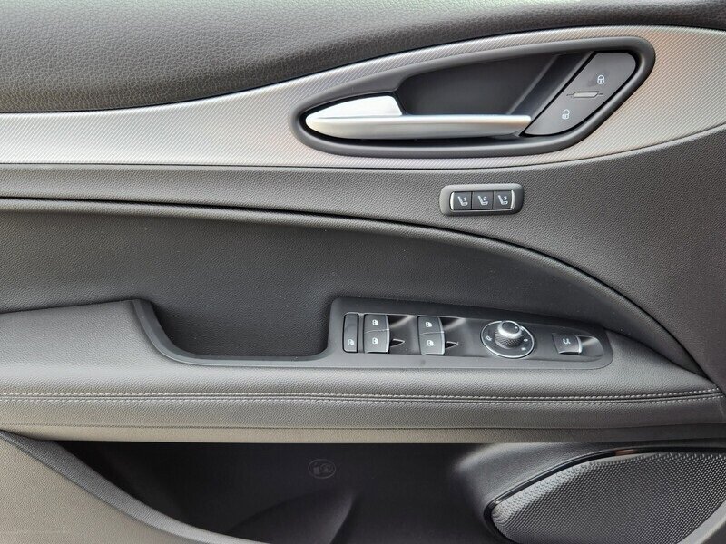 New 2025 Alfa Romeo Stelvio Sprint image 14