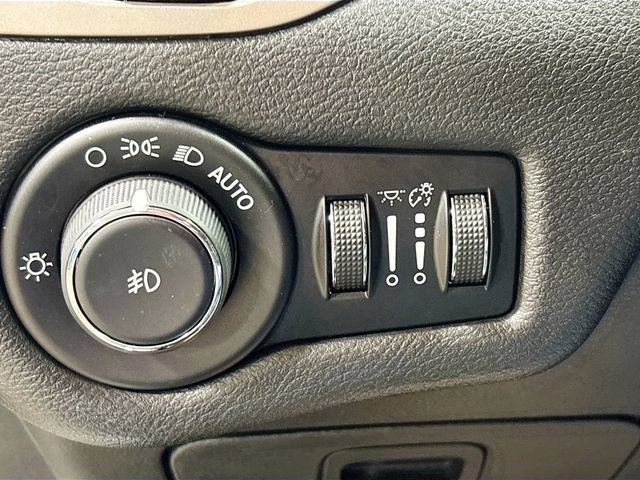 Used 2014 Jeep Cherokee Limited FWD image 11