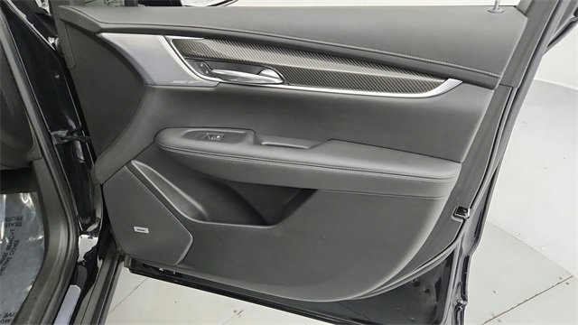 Used 2023 Cadillac XT6 Sport w/ LPO, ONYX Package image 26