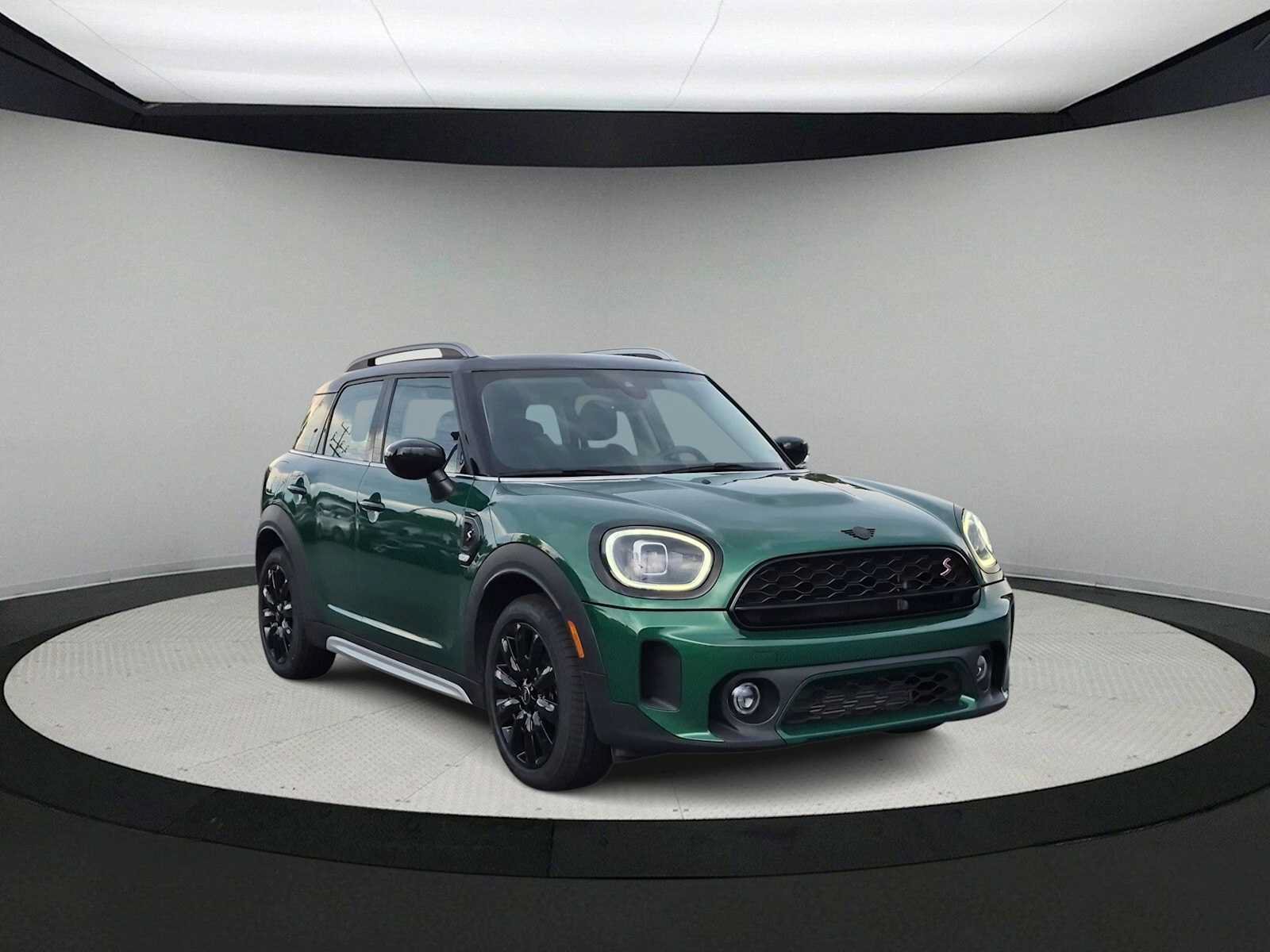 Used 2024 MINI Cooper Countryman S w/ Premium Package FWD image 2
