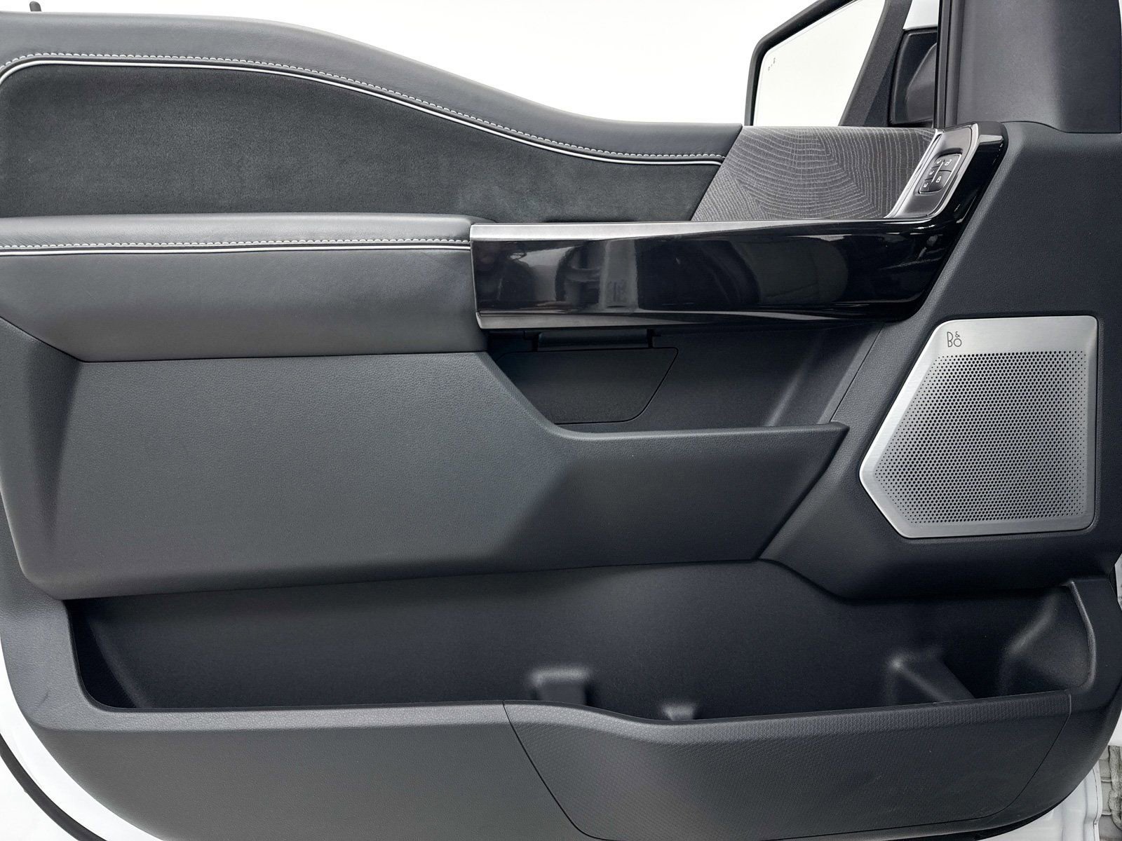 Used 2023 Ford F150 Lightning Platinum image 36