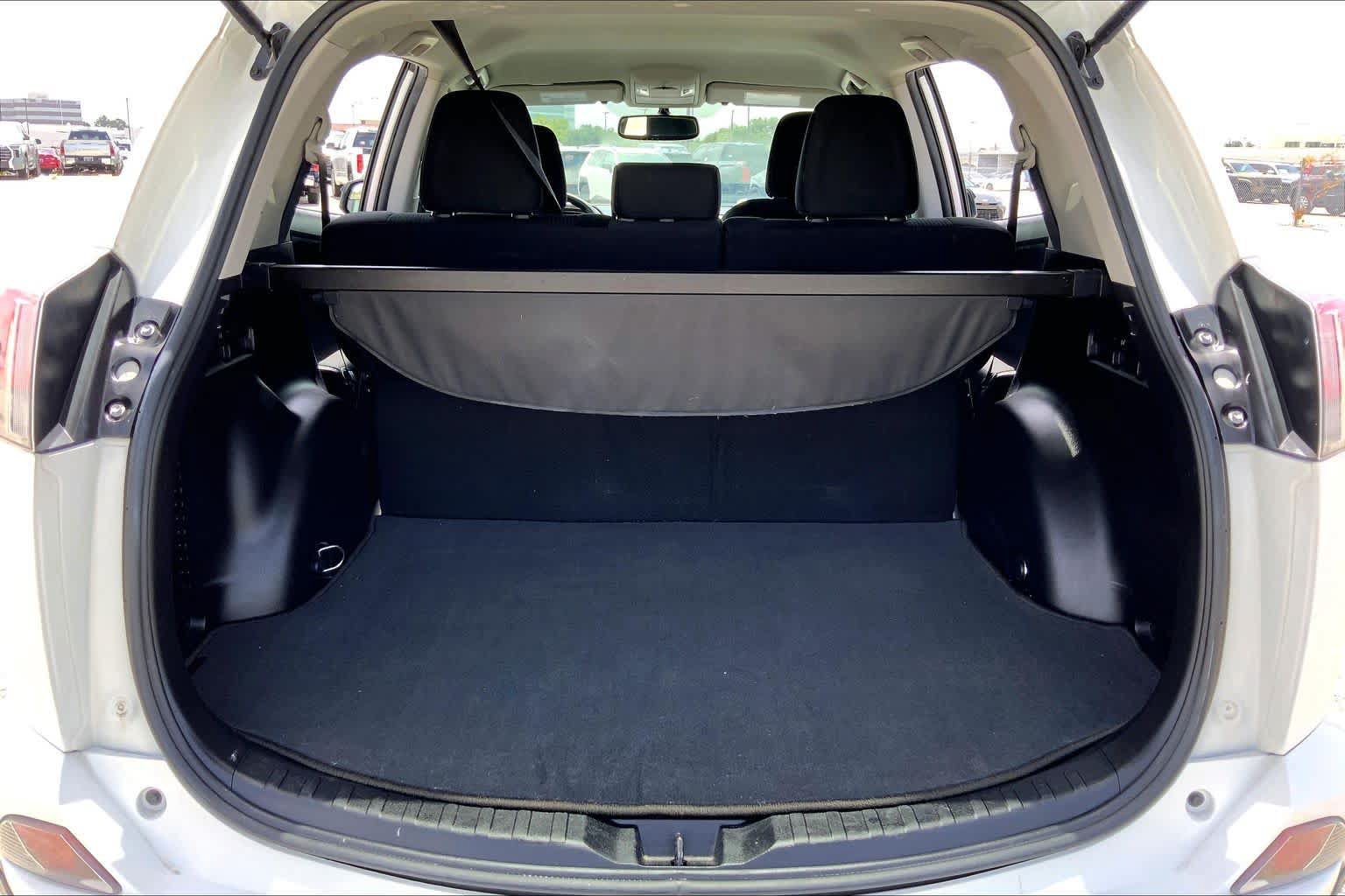 Used 2016 Toyota RAV4 LE FWD image 34