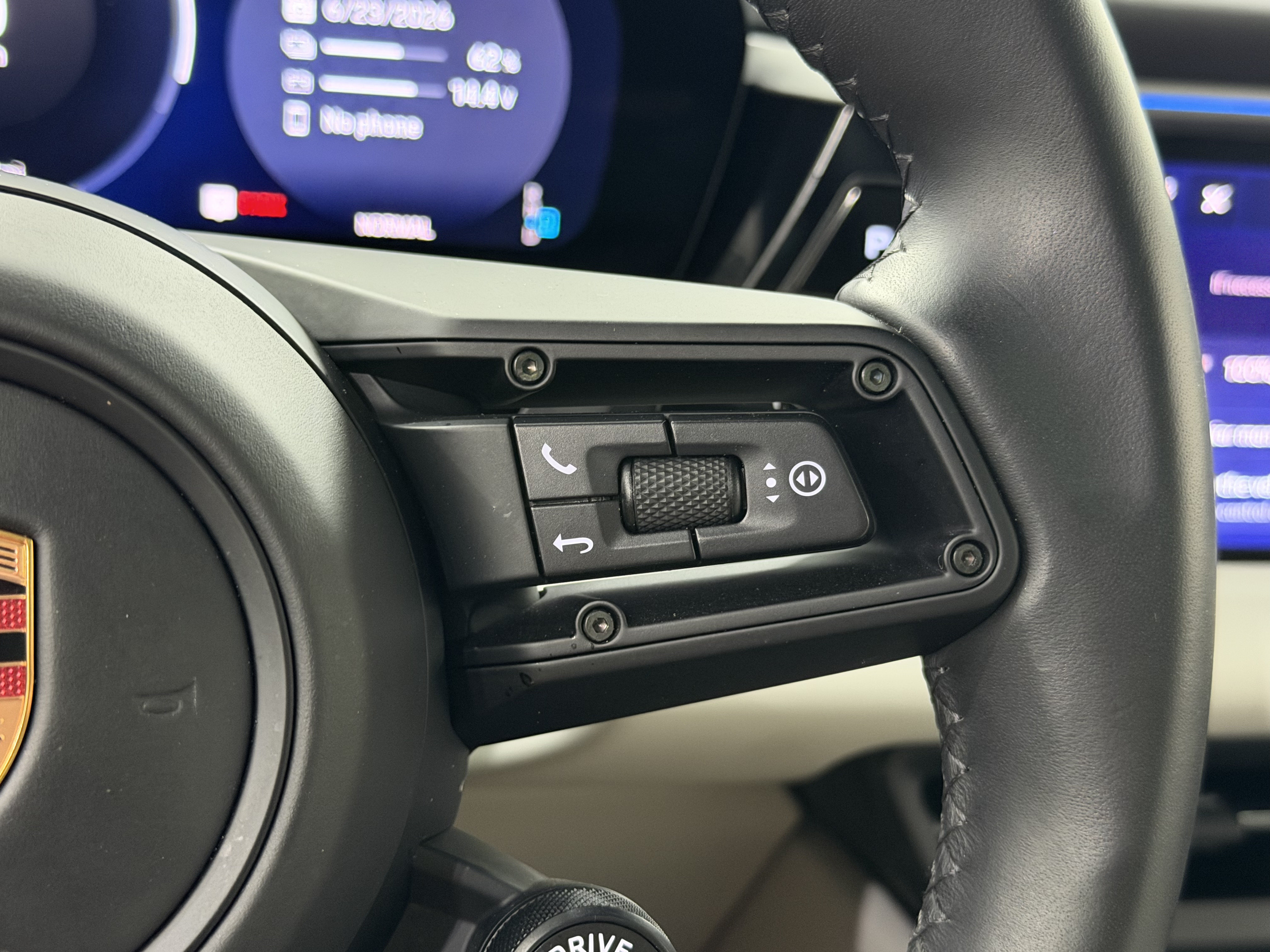 Certified 2025 Porsche Macan 4 Electric AWD/4WD image 50