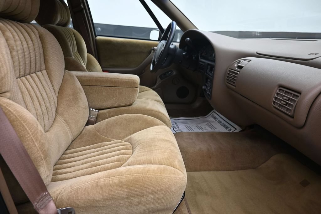 Used 1995 Pontiac Bonneville SE FWD image 9