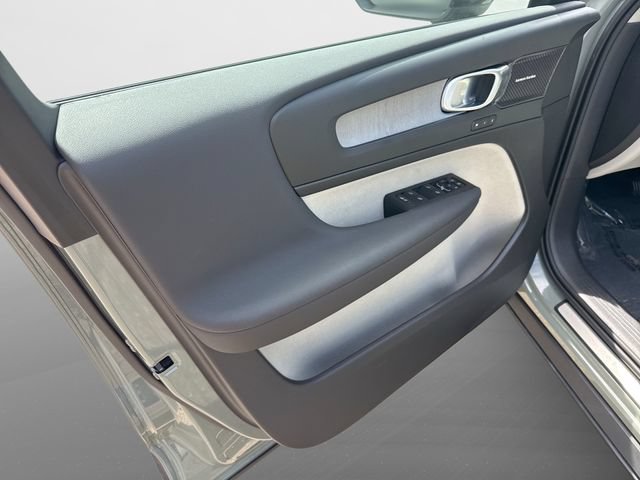Certified 2025 Volvo XC40 B5 Ultra AWD/4WD image 18