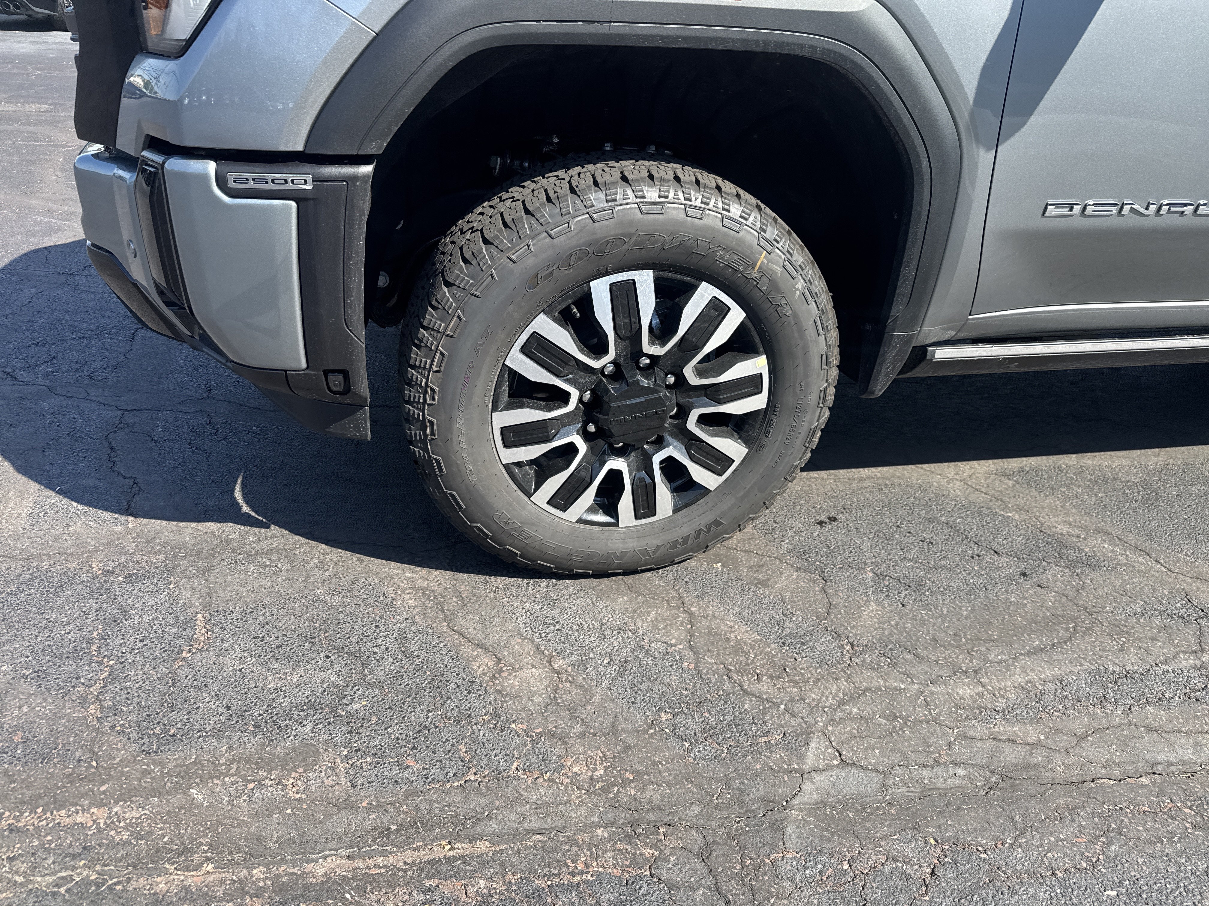New 2026 GMC Sierra 2500 Denali Ultimate AWD/4WD image 11