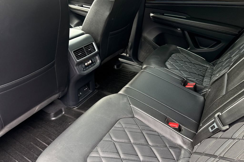 Used 2024 Volkswagen Atlas SEL Premium R-Line image 7