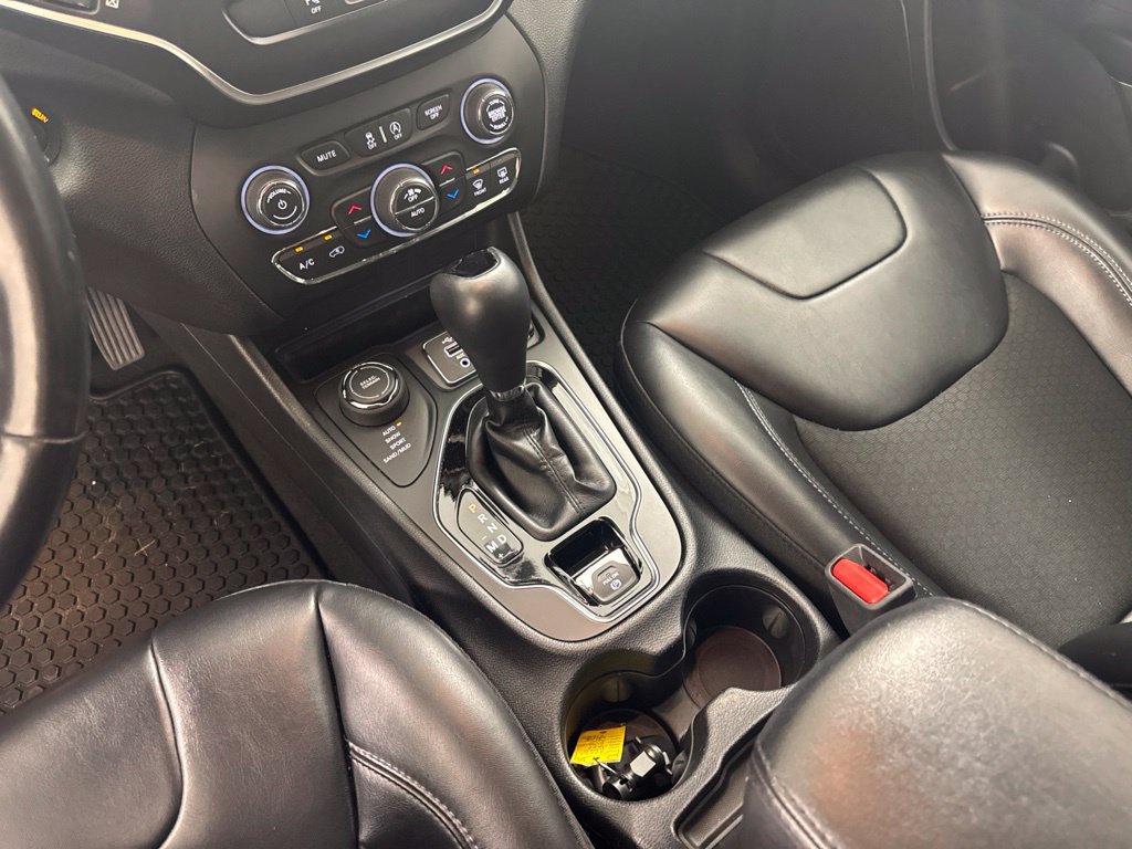 Used 2020 Jeep Cherokee Latitude Plus AWD/4WD image 14
