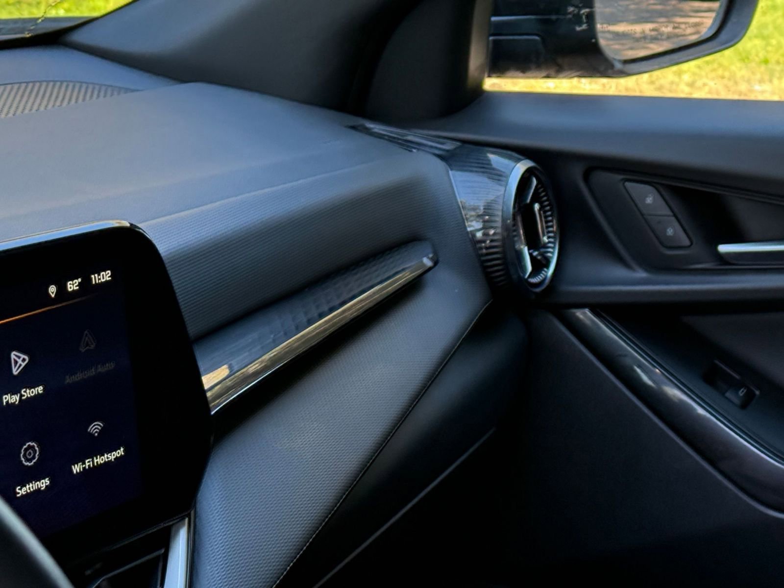 Used 2025 Chevrolet Equinox LT image 29