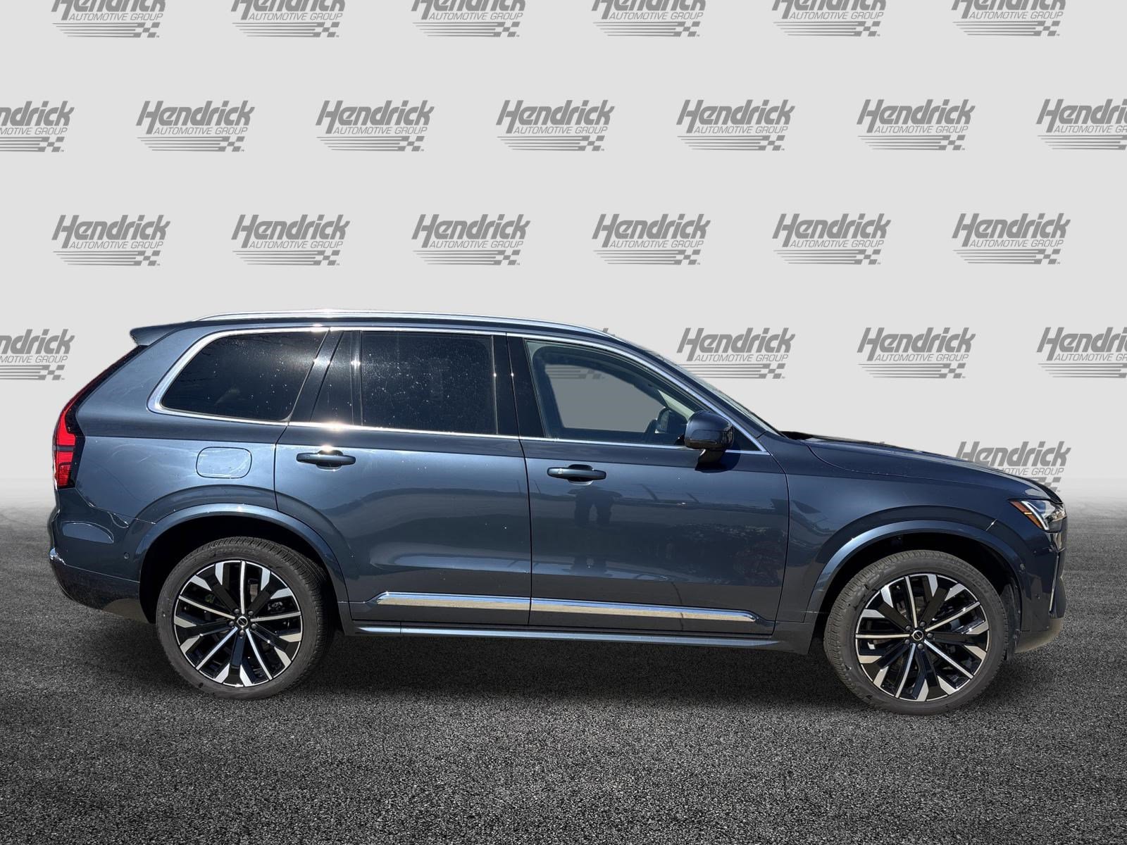 Used 2025 Volvo XC90 B6 Plus image 11