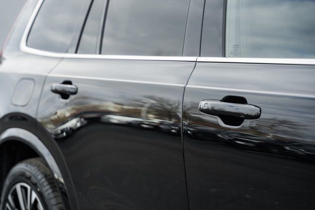 Certified 2025 Volvo XC90 T8 Core w/ Climate Package image 15