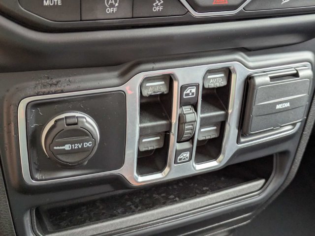 Used 2019 Jeep Wrangler Unlimited Sahara AWD/4WD image 22