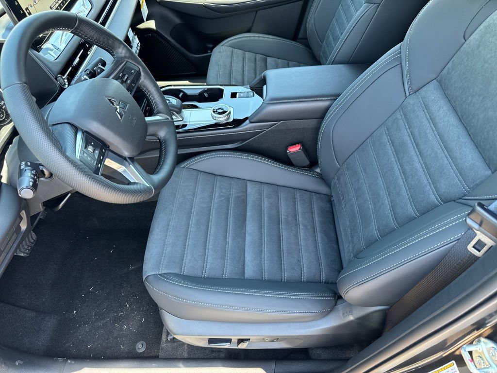 New 2026 Mitsubishi Outlander LE FWD image 25