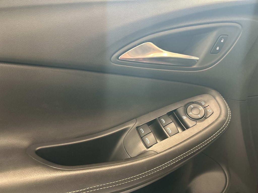 Used 2024 Buick Encore GX Sport Touring FWD image 11