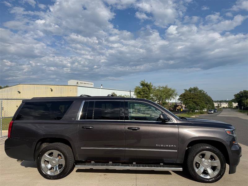 Used 2017 Chevrolet Suburban LT w/ LT Signature Package AWD/4WD image 8