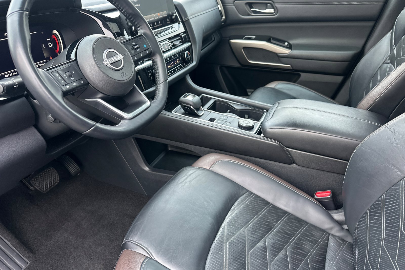 Used 2023 Nissan Pathfinder Platinum image 10