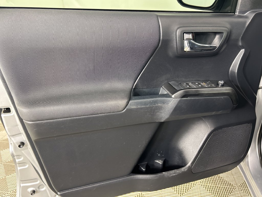 Used 2018 Toyota Tacoma TRD Sport RWD image 12
