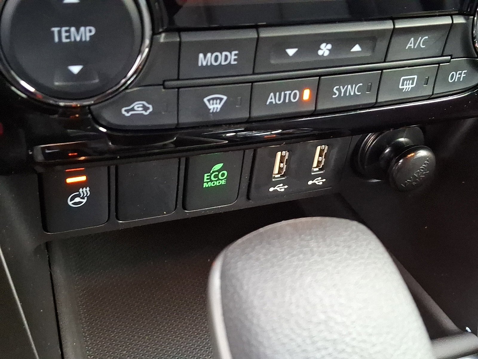 New 2025 Mitsubishi Eclipse Cross Black Edition image 23