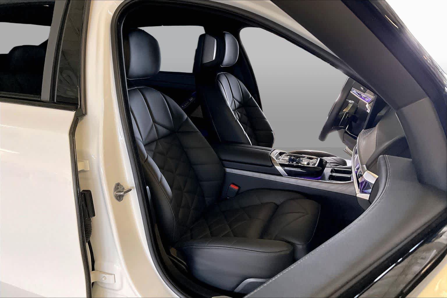 Certified 2025 BMW 740i RWD image 8
