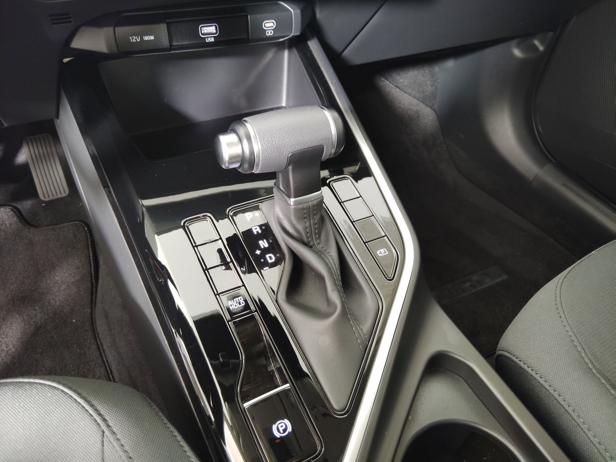 Used 2023 Kia Niro LX image 15