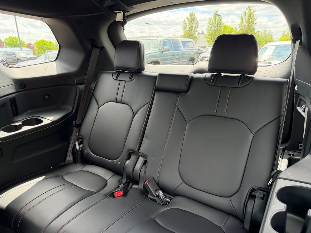 Used 2025 Honda Pilot TrailSport image 32