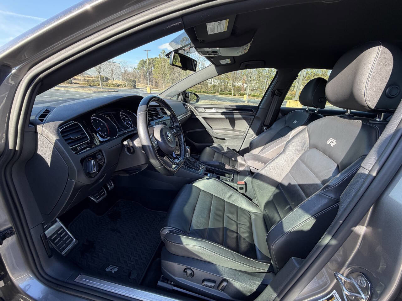 Used 2016 Volkswagen Golf R 4-Door image 10