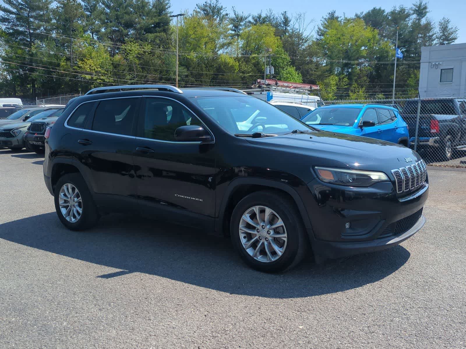 Used 2019 Jeep Cherokee Latitude w/ Popular Appearance Group image 2