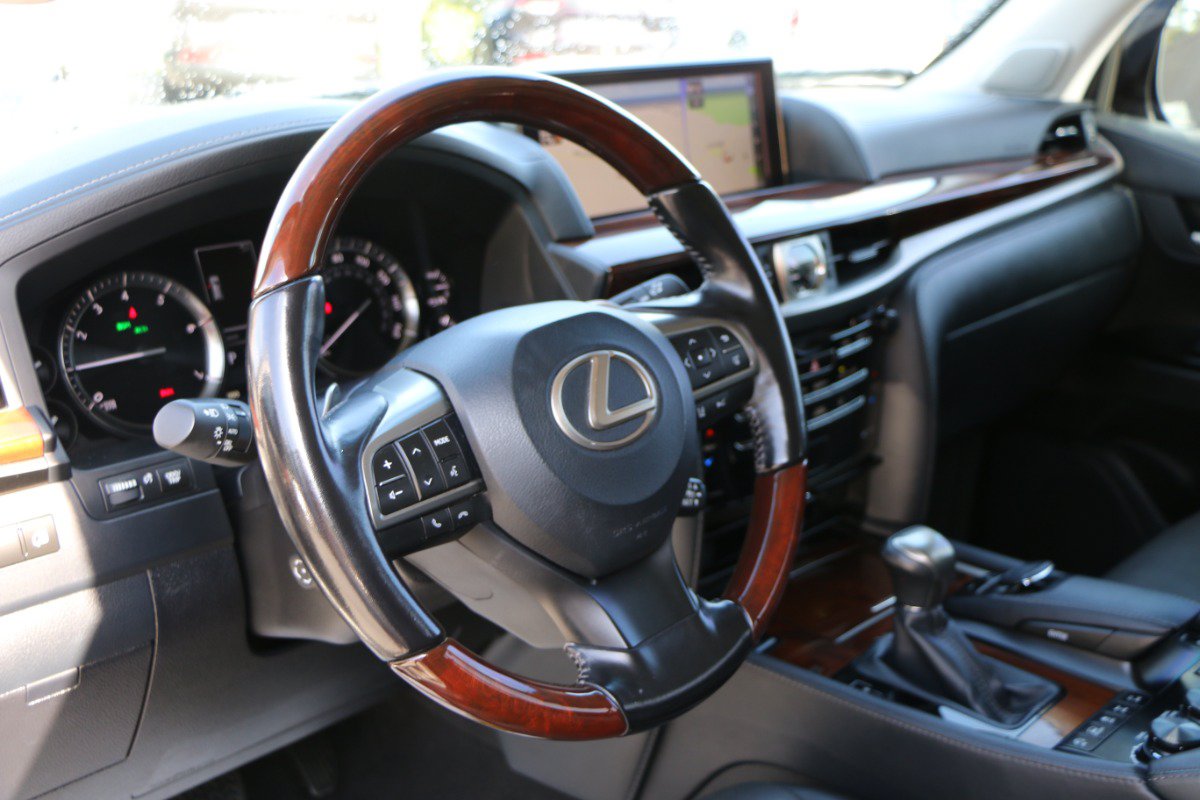 Used 2021 Lexus LX 570 4WD w/ Luxury Package image 19