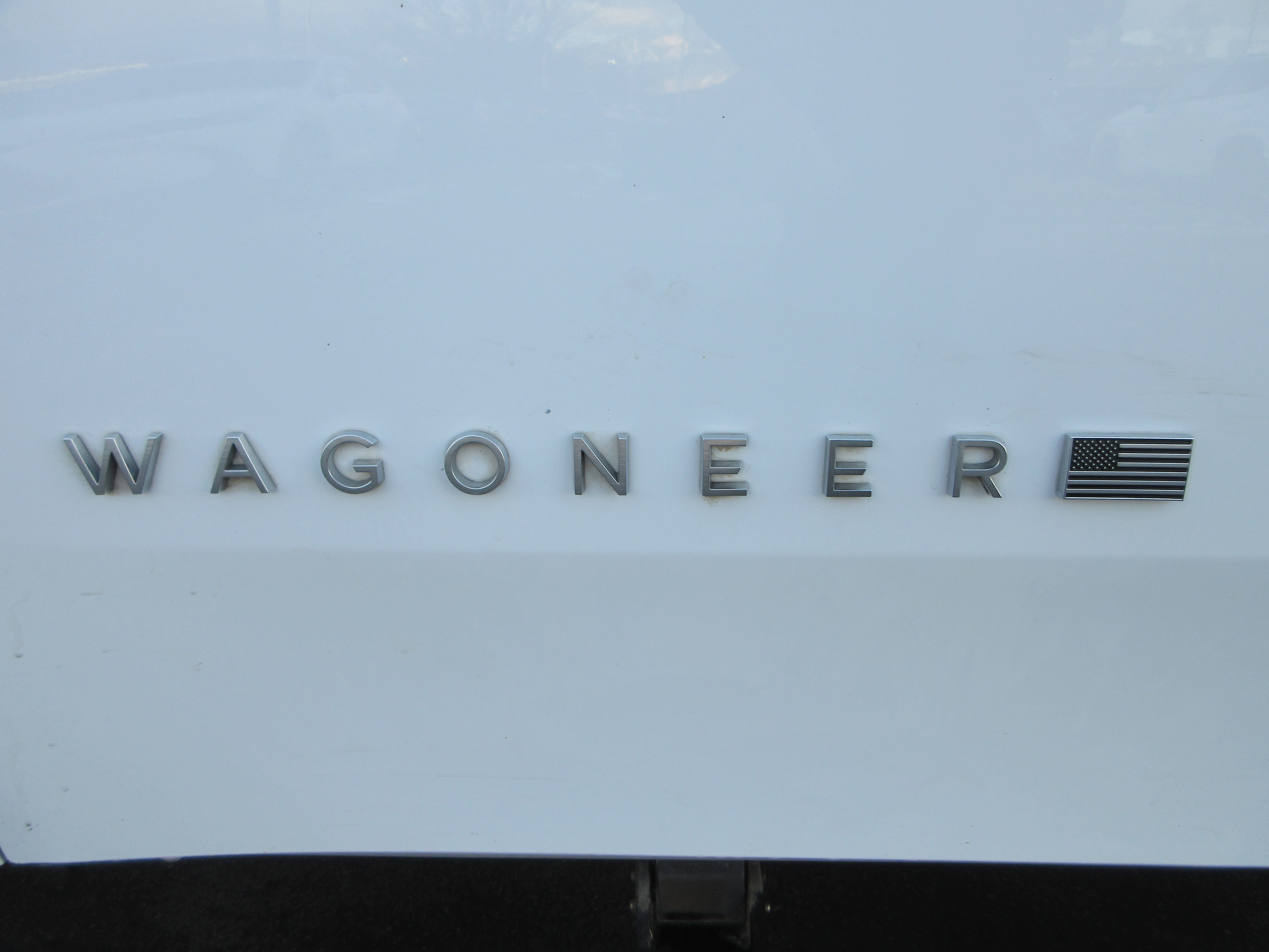 Used 2023 Jeep Wagoneer L Series III w/ Premium Group I image 3