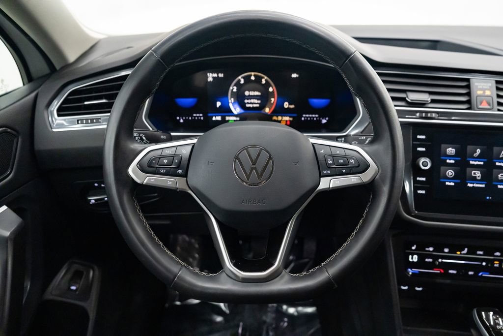 Used 2024 Volkswagen Tiguan SE image 14