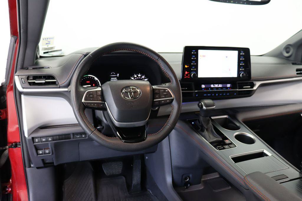 Used 2023 Toyota Sienna XSE w/ XSE Plus Package FWD image 27
