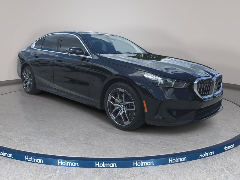 Used 2027 BMW 530i w/ Premium Package RWD image 4