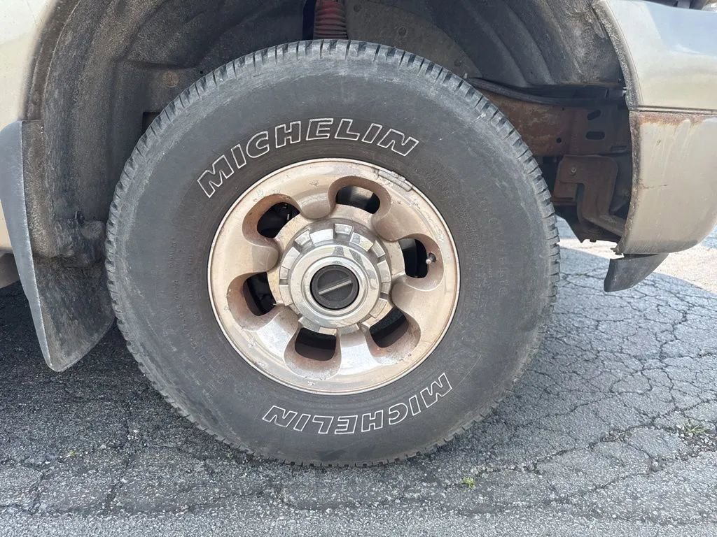 Used 2005 Ford Excursion Limited image 10