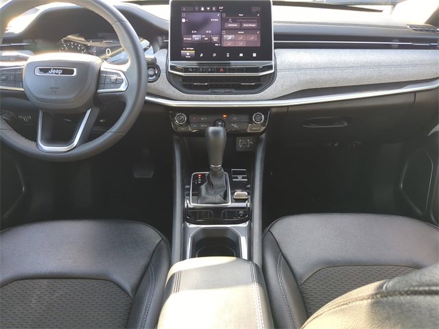 Used 2024 Jeep Compass Latitude image 17