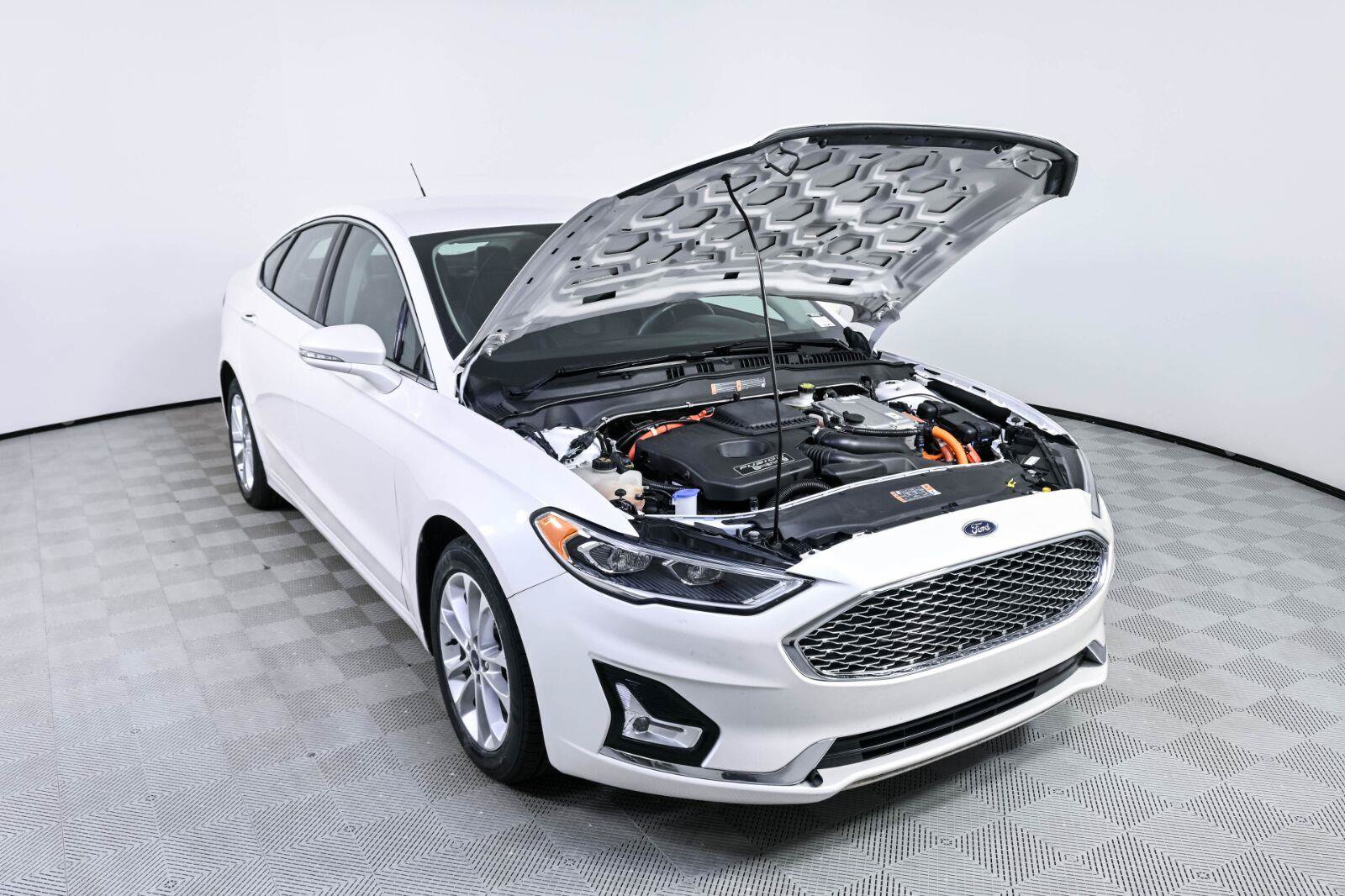 Used 2019 Ford Fusion Energi Titanium FWD image 30