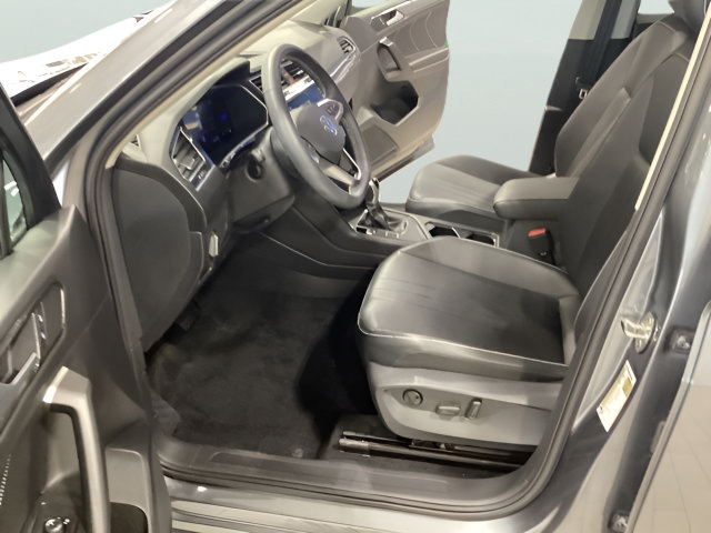 Certified 2023 Volkswagen Tiguan SE FWD image 9
