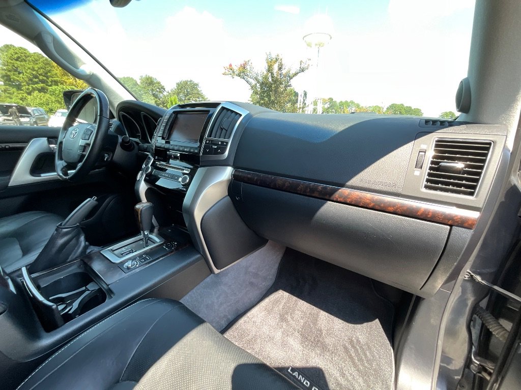 Used 2013 Toyota Land Cruiser image 35