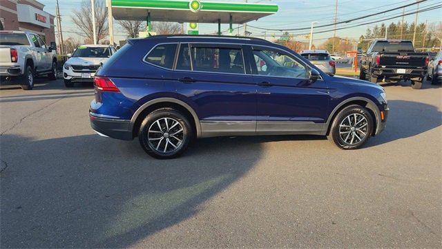 Used 2021 Volkswagen Tiguan SE w/ Panoramic Sunroof Package image 9