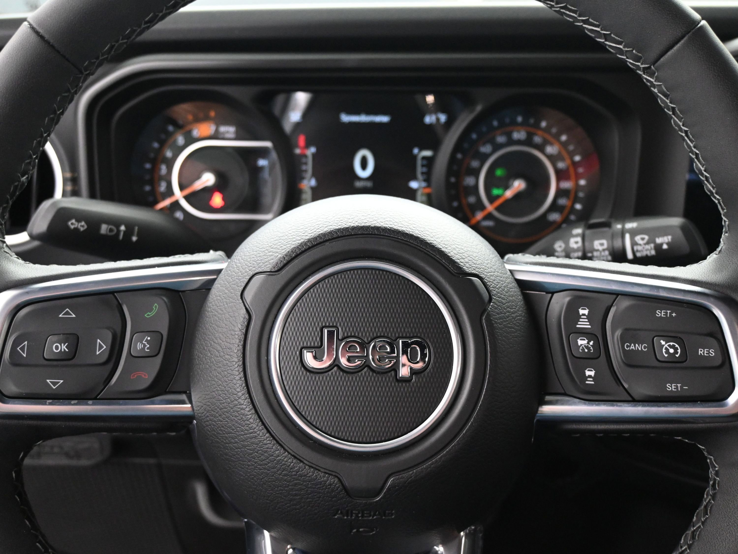 Used 2025 Jeep Wrangler Sahara image 19