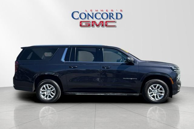 Used 2025 Chevrolet Suburban LT AWD/4WD image 3