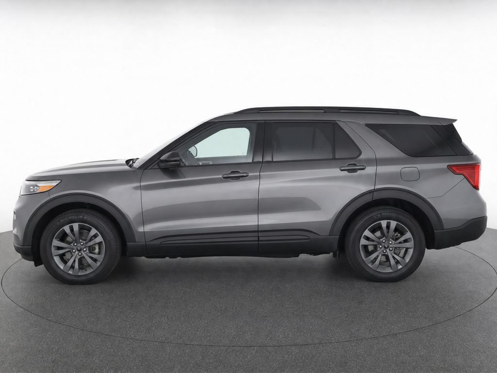 Used 2023 Ford Explorer XLT w/ Equipment Group 202A AWD/4WD image 22