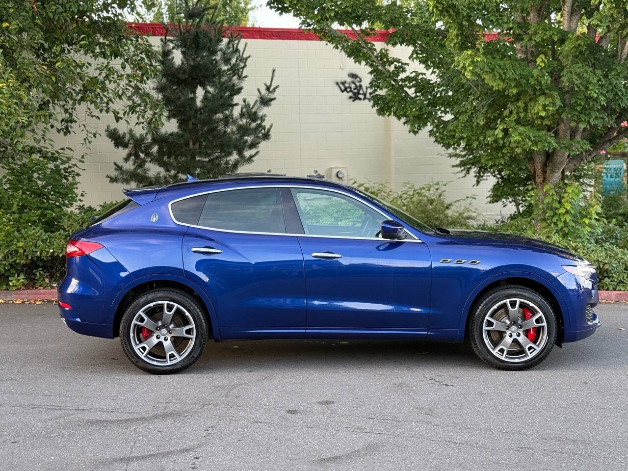 Used 2017 Maserati Levante S AWD/4WD image 4