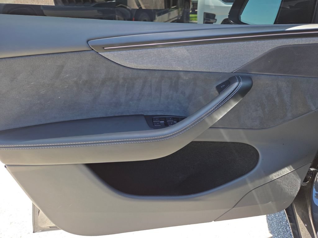 Used 2026 Tesla Model Y Long Range AWD/4WD image 29