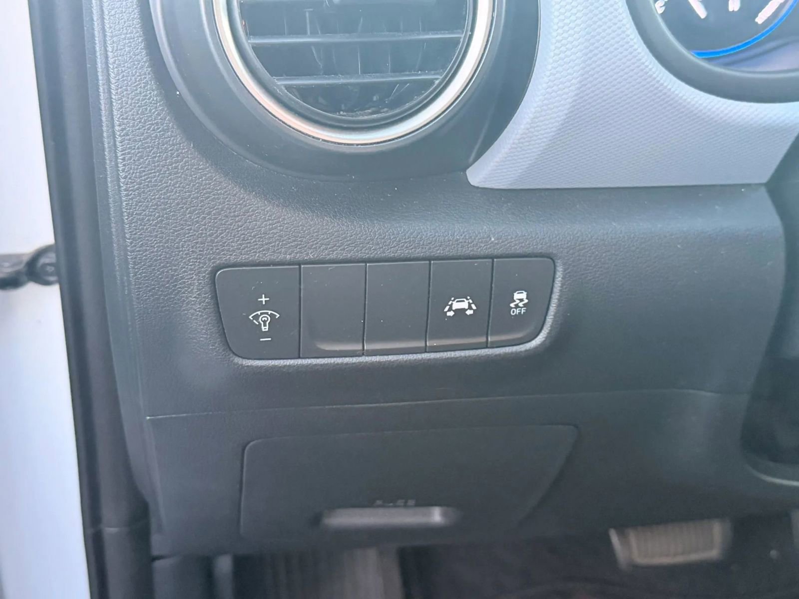 Used 2021 Hyundai Kona SE FWD image 14